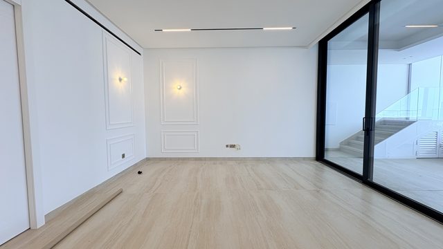 1 Bedroom Apartment with Private Pool and Balcony