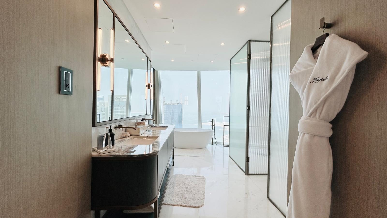 One-Bedroom Apartment with Pool and Spa Access