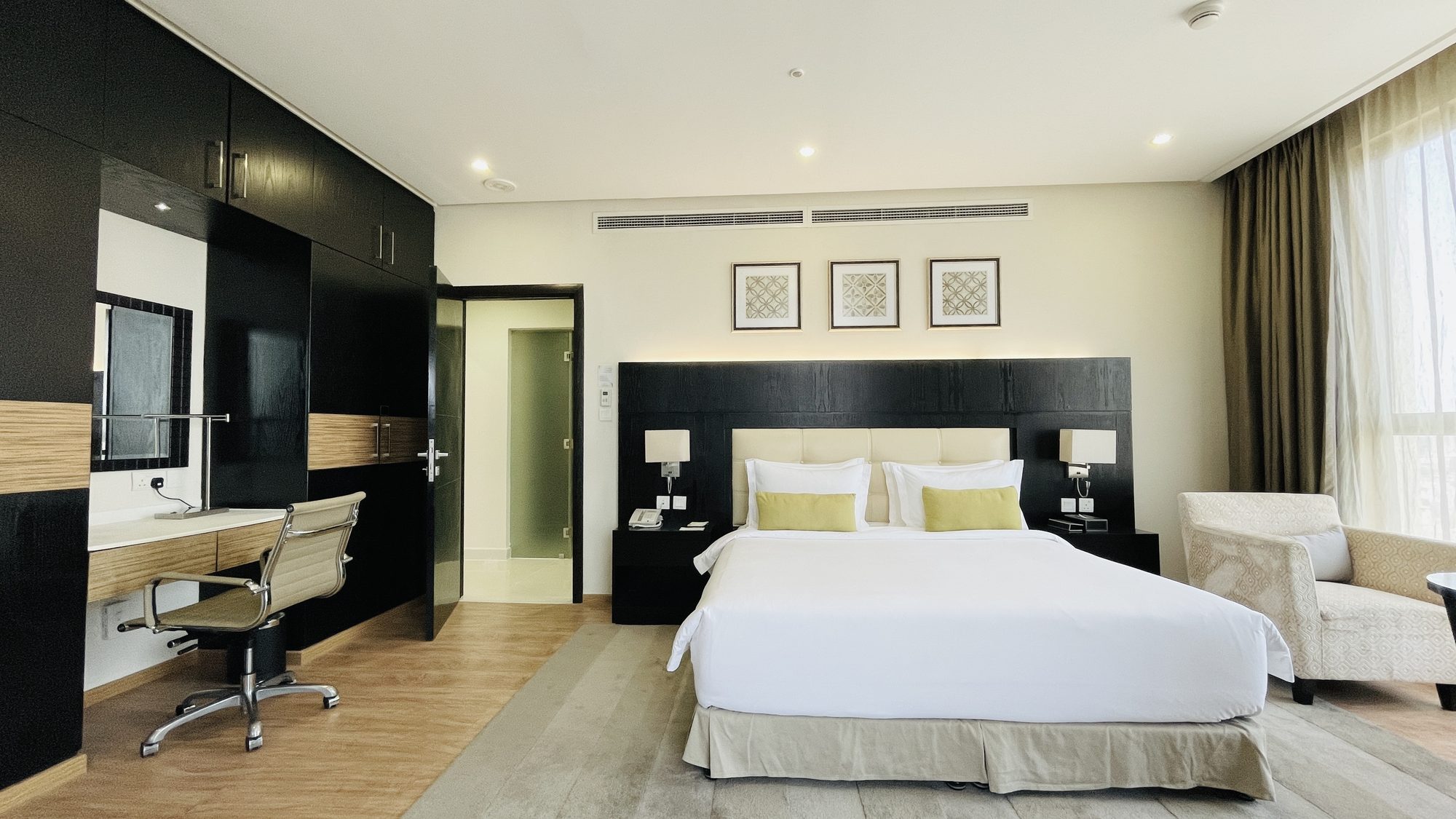 2 Bedroom Apartment with Pool and Gym