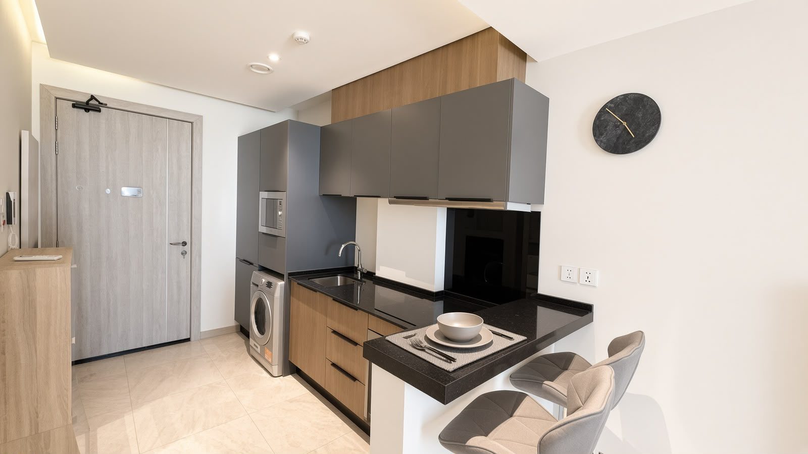 One-Bedroom Apartment with Shared Pool and Gym