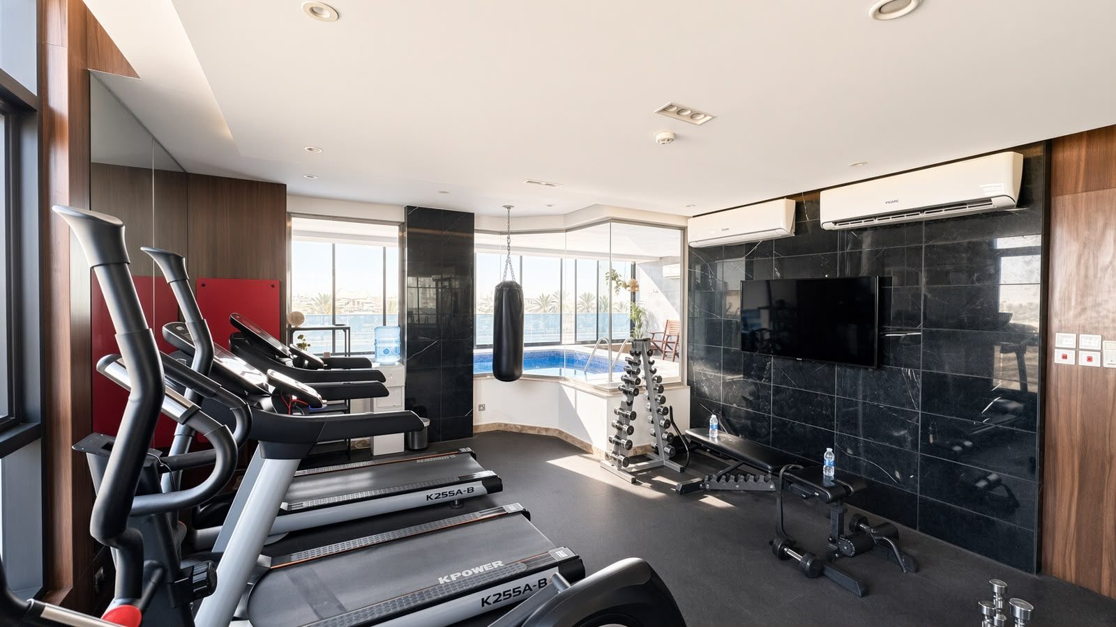 One-Bedroom Apartment with Shared Pool and Gym