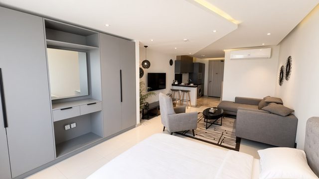 One-Bedroom Apartment with Shared Pool and Gym