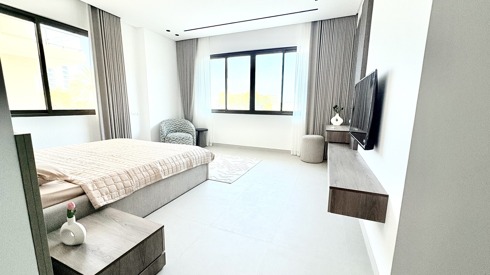 One-Bedroom Apartment with Two Bathrooms