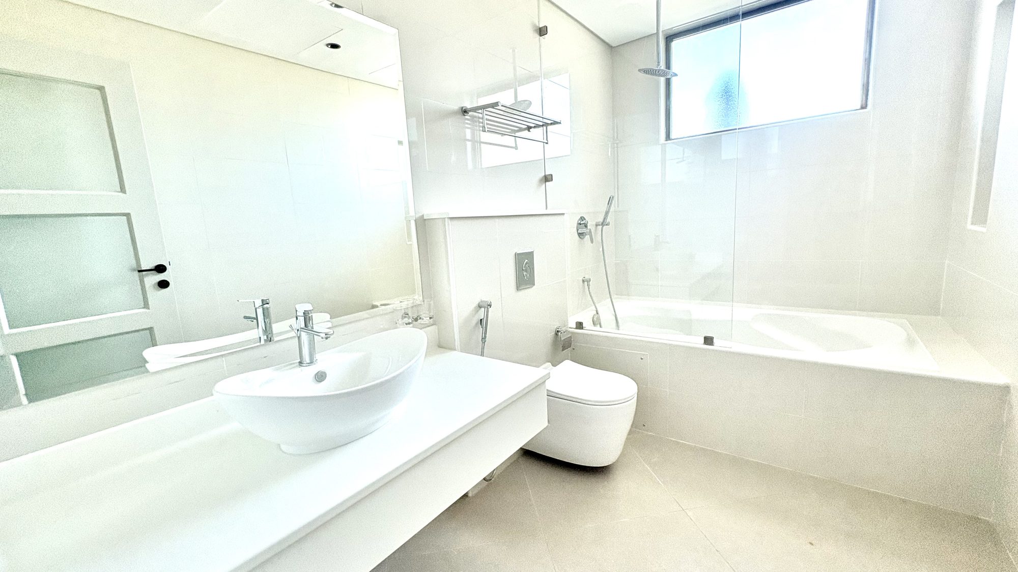 One-Bedroom Apartment with Two Bathrooms
