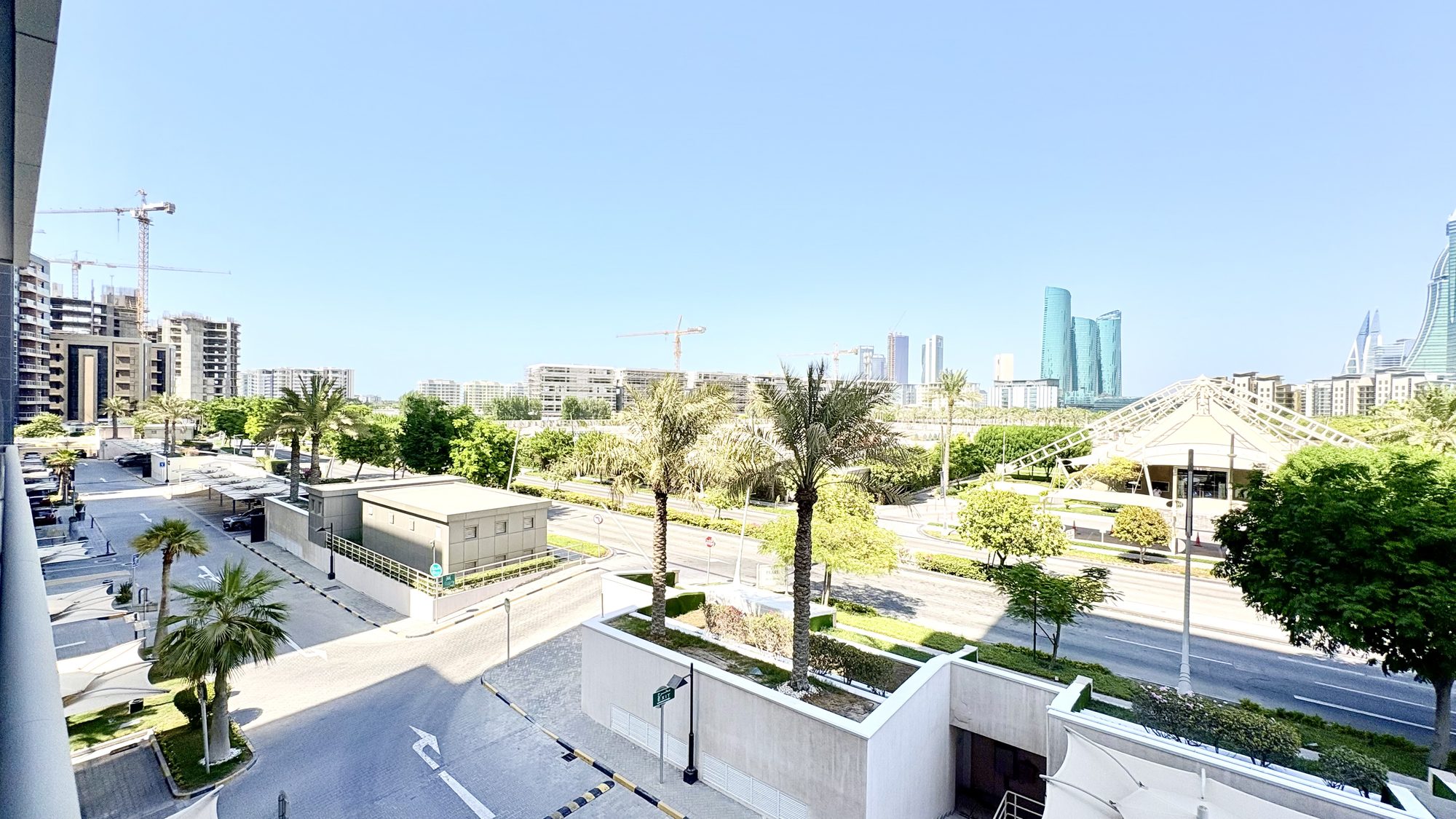 2-Bedroom Apartment with 3 Bathrooms and Parking
