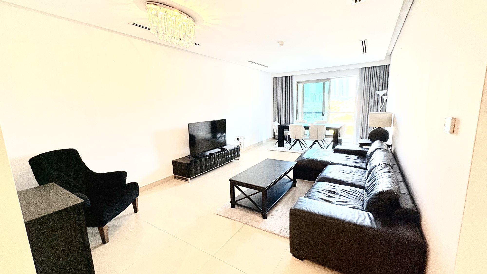 2-Bedroom Apartment with 3 Bathrooms and Parking