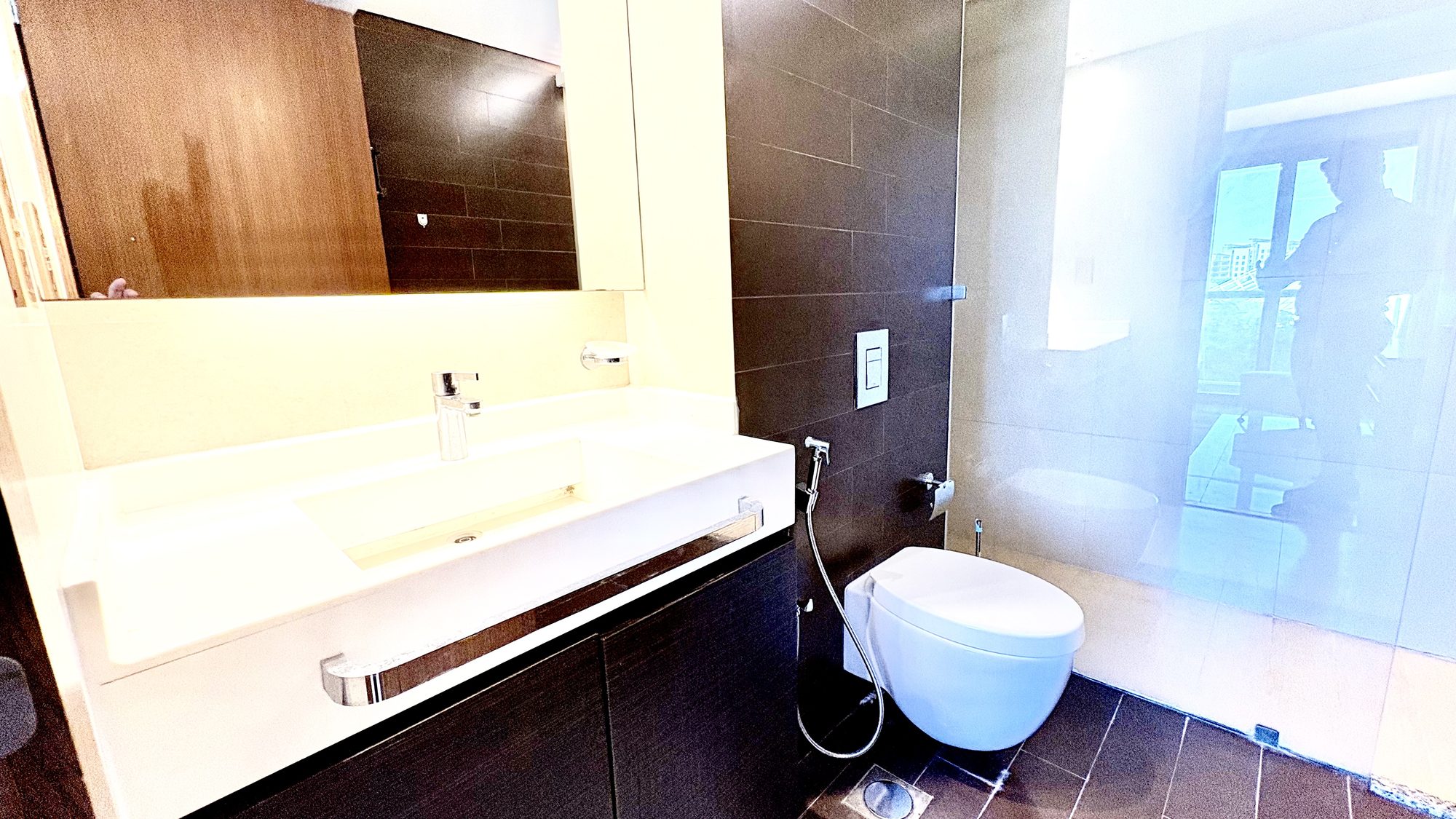 2-Bedroom Apartment with 3 Bathrooms and Parking