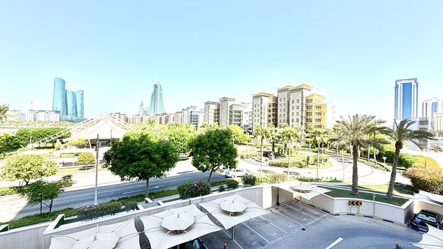 2-Bedroom Apartment with 3 Bathrooms and Parking