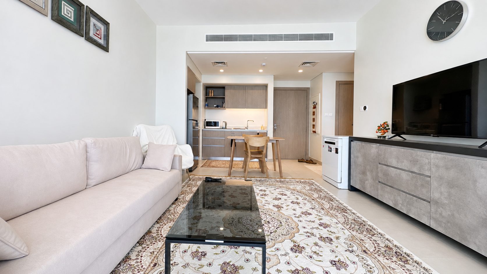 One Bedroom Apartment, Fully Furnished and Ready