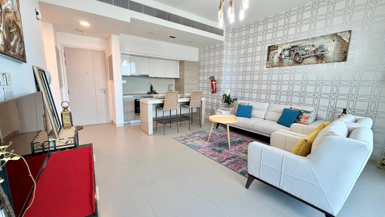 One-Bedroom Apartment with Shared Pool and Gym