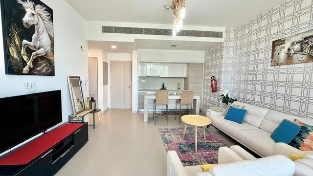 One-Bedroom Apartment with Shared Pool and Gym
