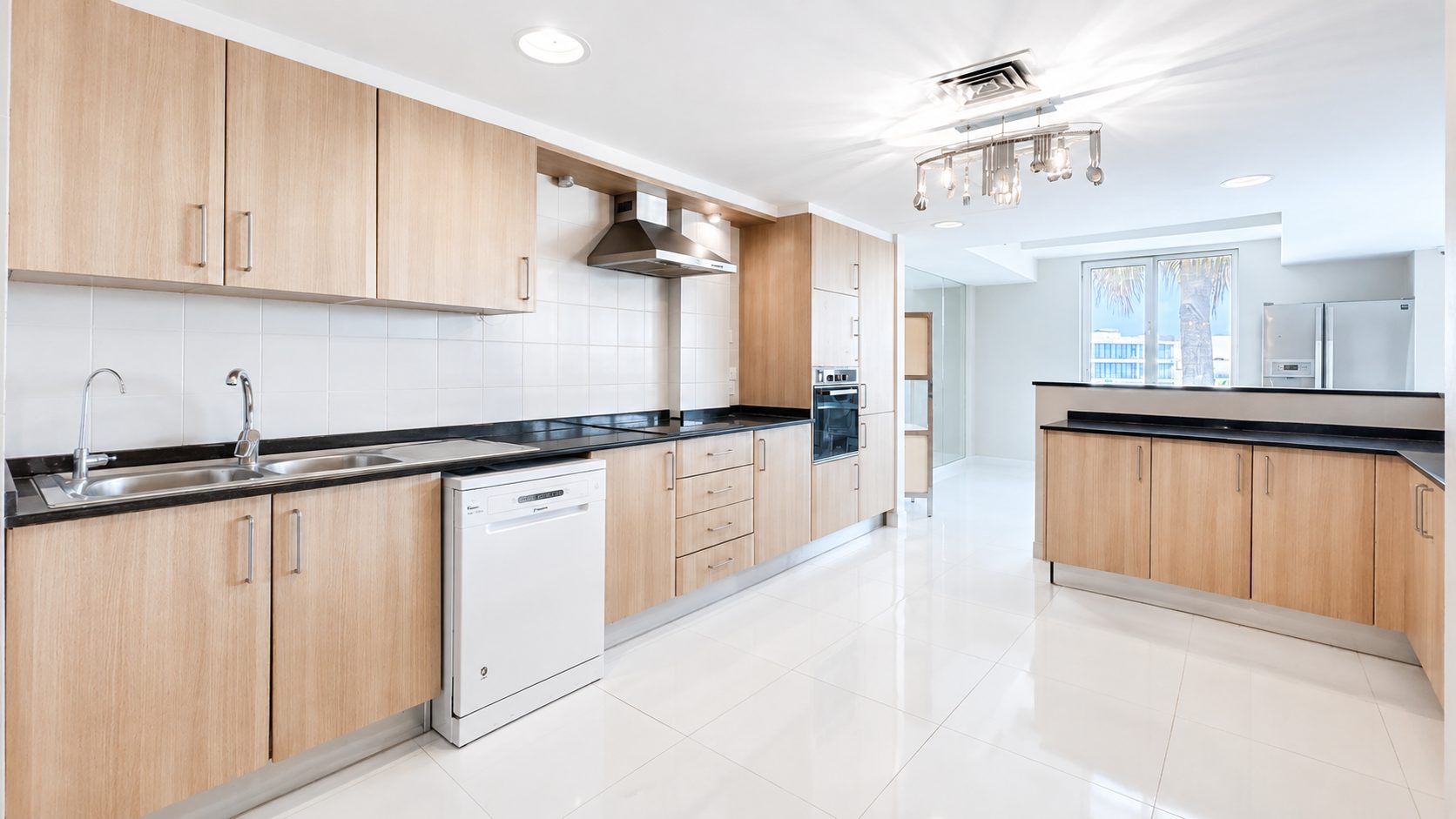 4-Bedroom Apartment with Water Views and Pool