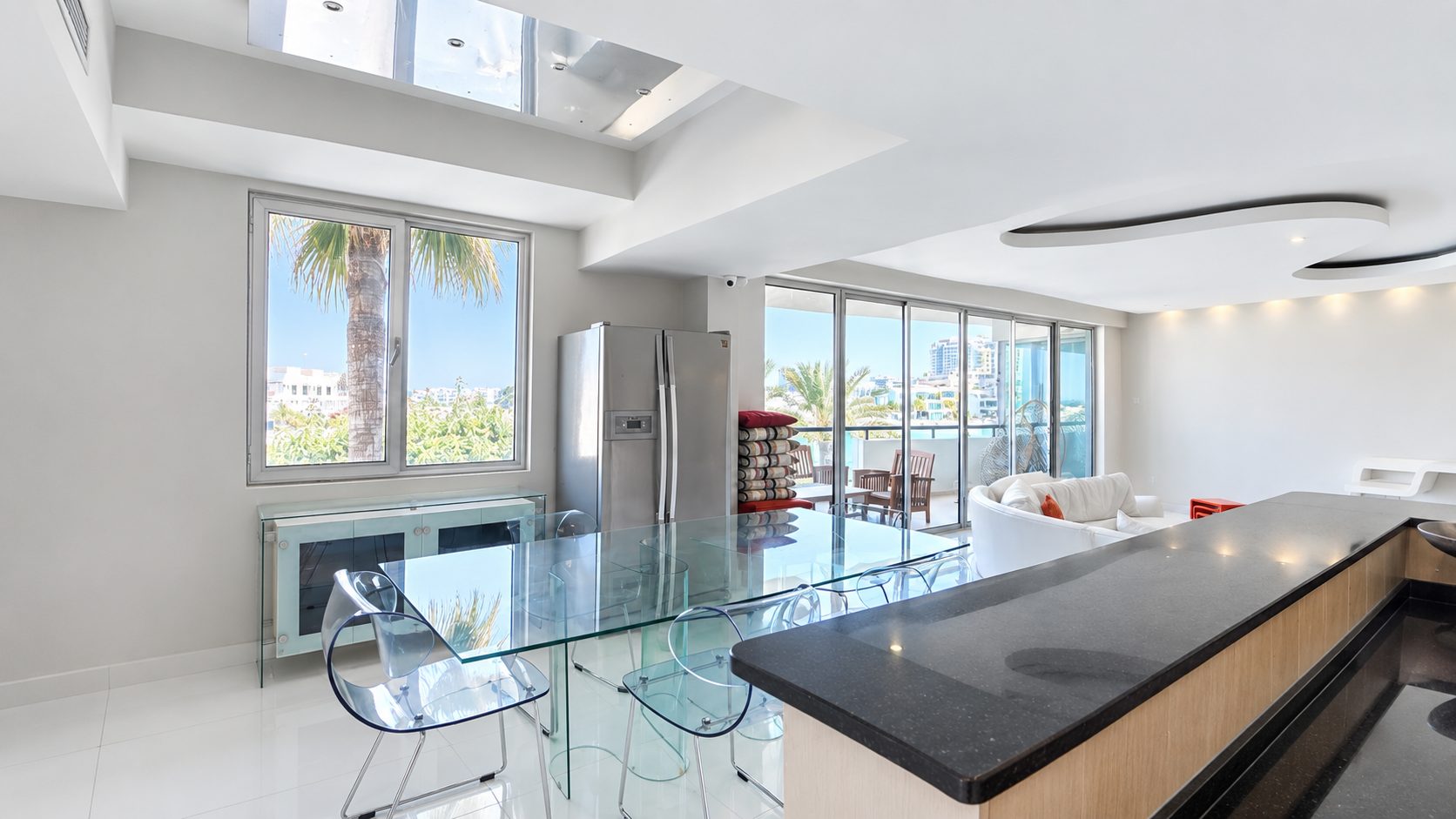 4-Bedroom Apartment with Water Views and Pool