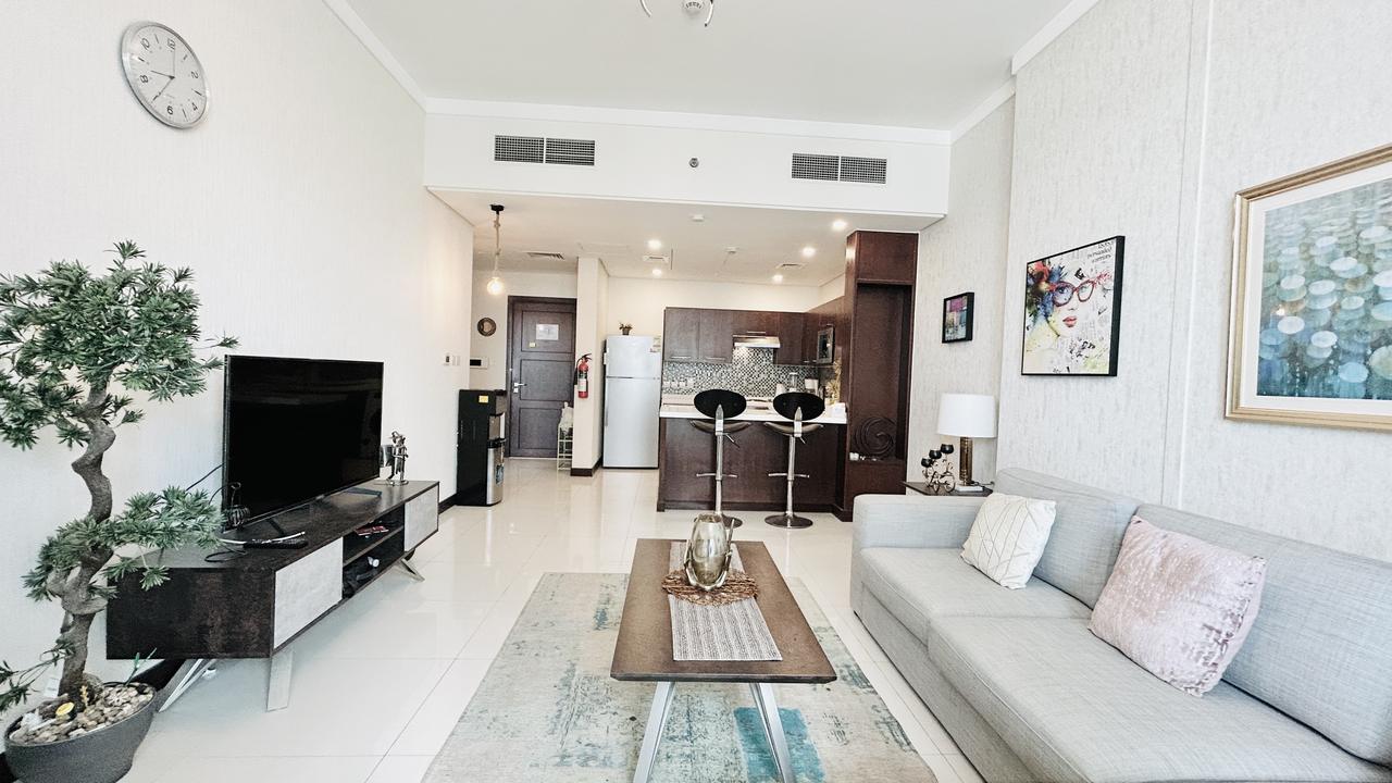 One-Bedroom Apartment with Two Bathrooms