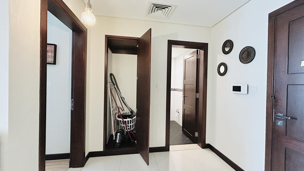 One-Bedroom Apartment with Two Bathrooms