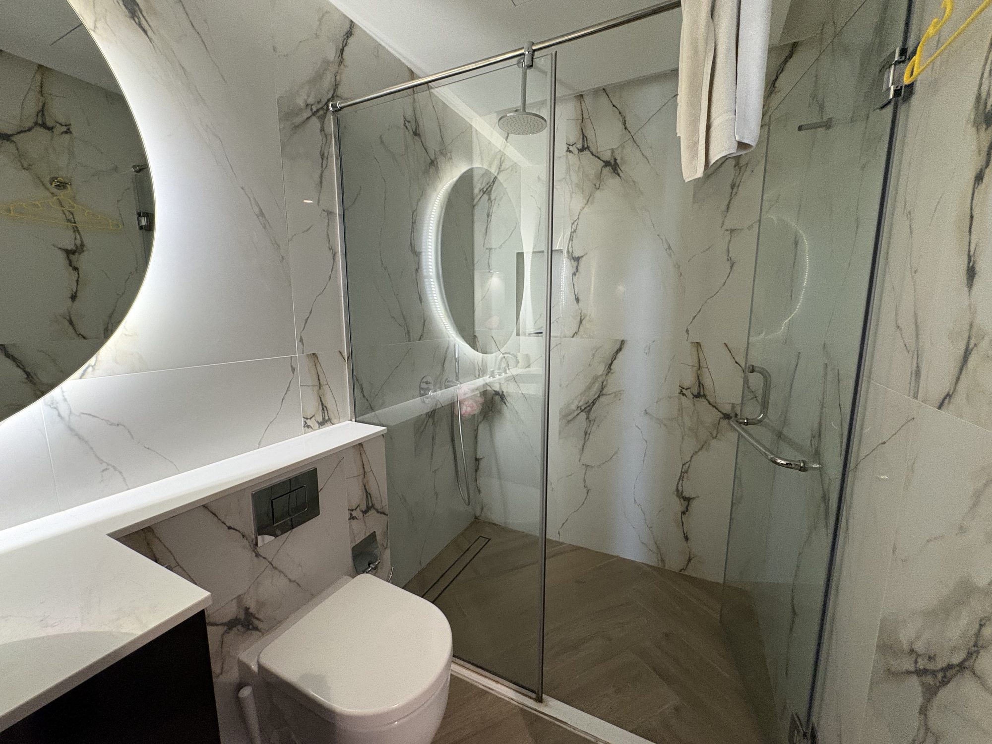 One-Bedroom Apartment with Water Views and Parking