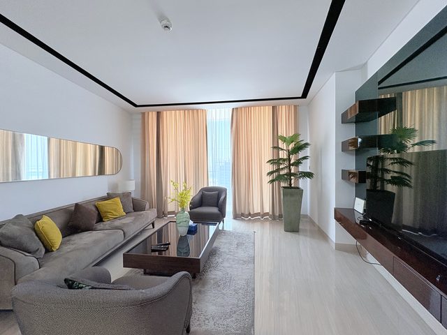 One-Bedroom Apartment with Water Views and Parking