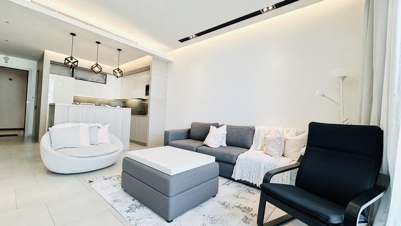 One-Bedroom Apartment with Two Bathrooms