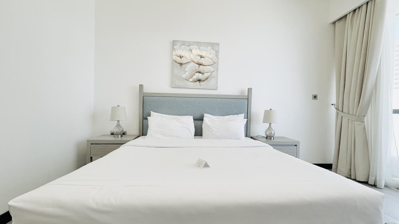 One-Bedroom Apartment with Two Bathrooms