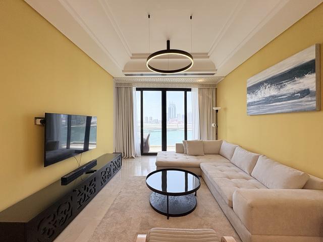 1-Bedroom Apartment with Water Views and Two Bathrooms