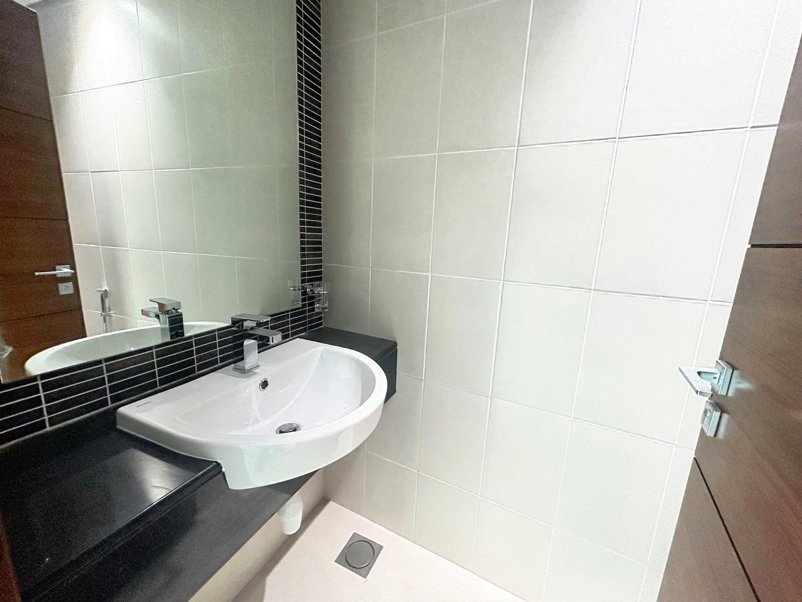 Two-Bedroom Flat with Three Bathrooms in Manama