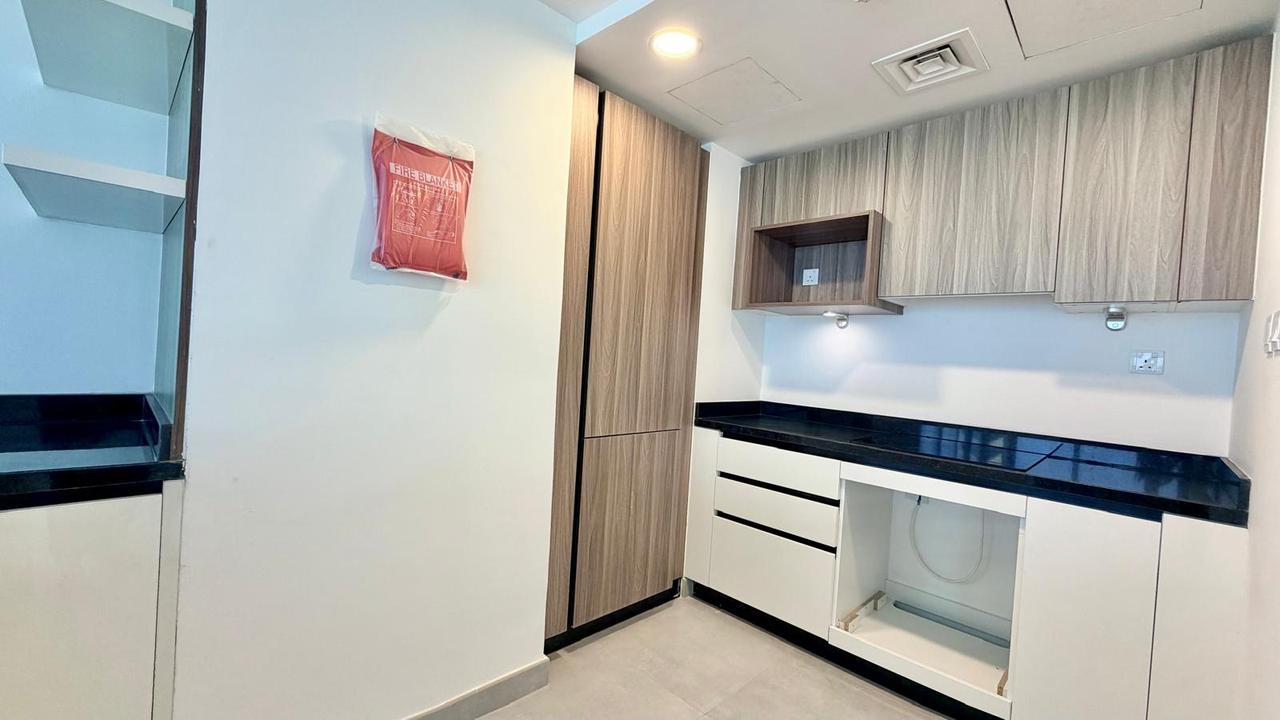 Three Bedroom Duplex with Jacuzzi and Pool
