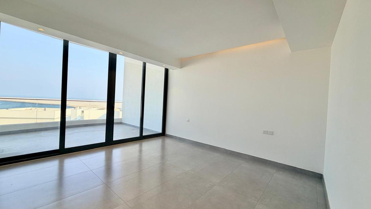 Three Bedroom Duplex with Jacuzzi and Pool