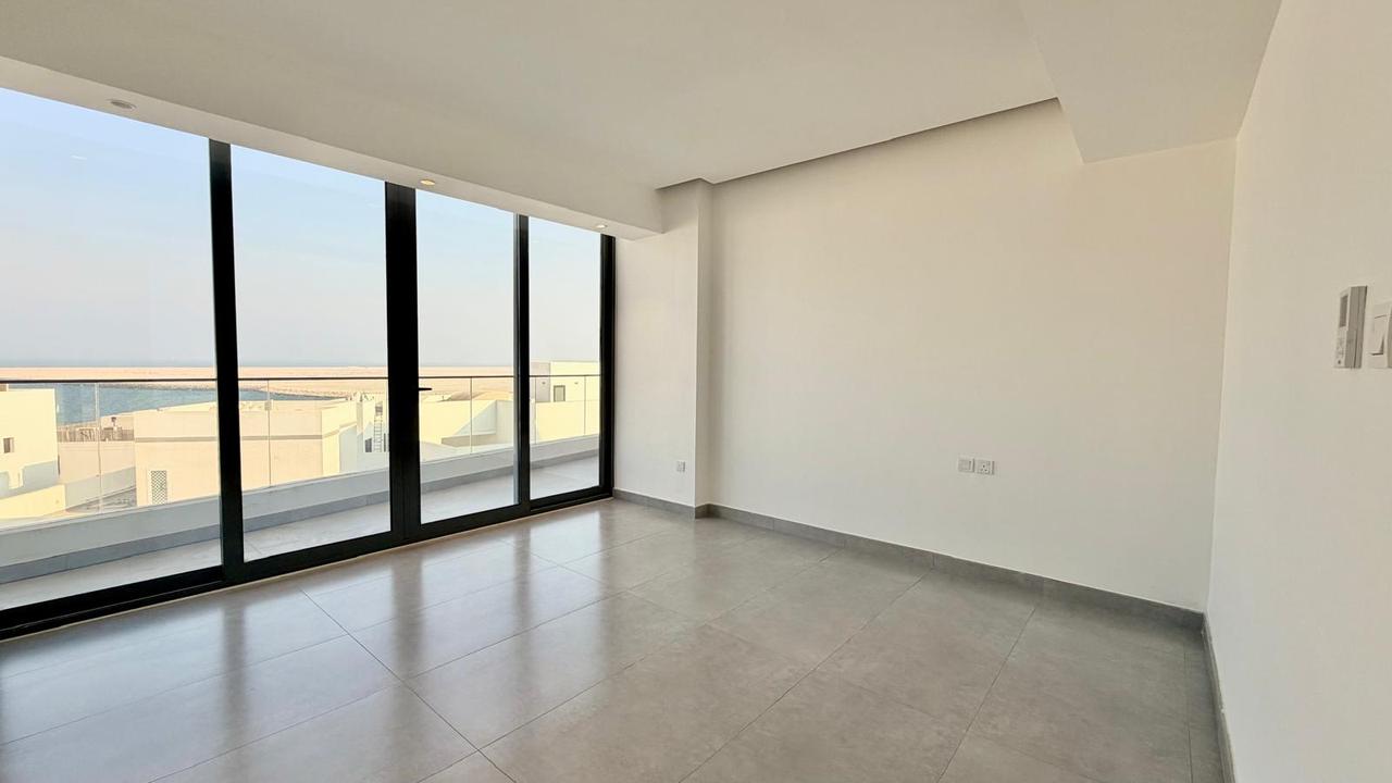 Three Bedroom Duplex with Jacuzzi and Pool