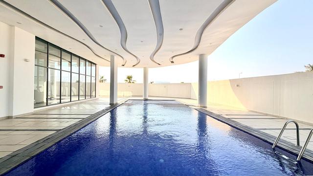 Three Bedroom Duplex with Jacuzzi and Pool