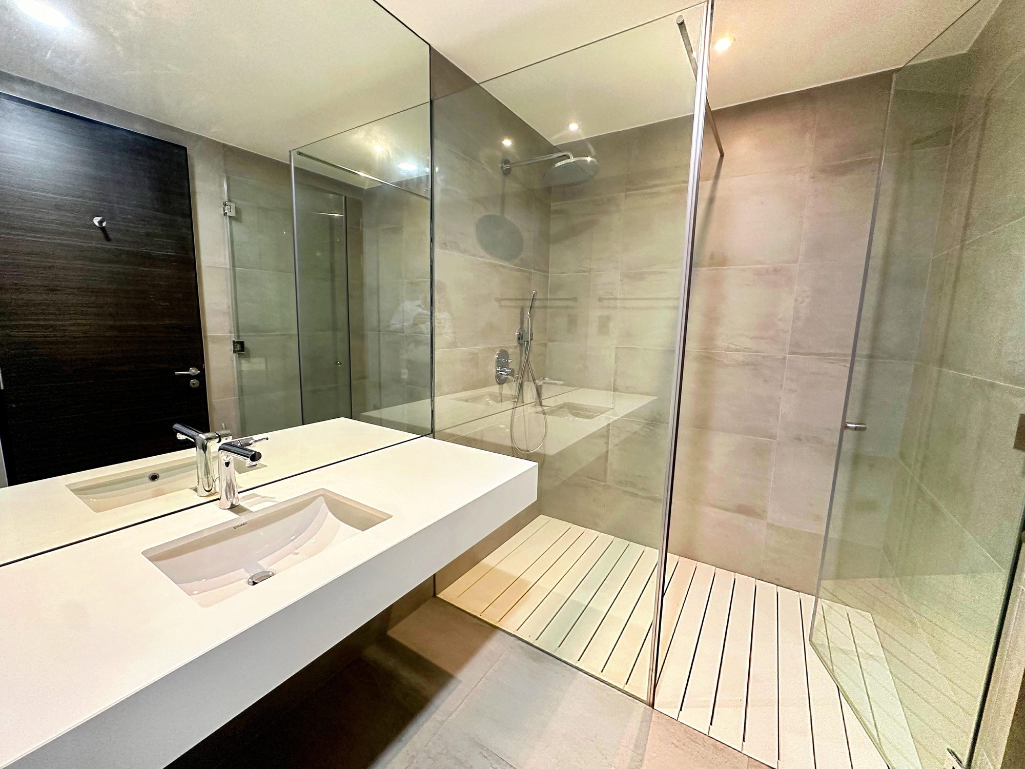Two Bedroom Flat with Private Pool and Garden