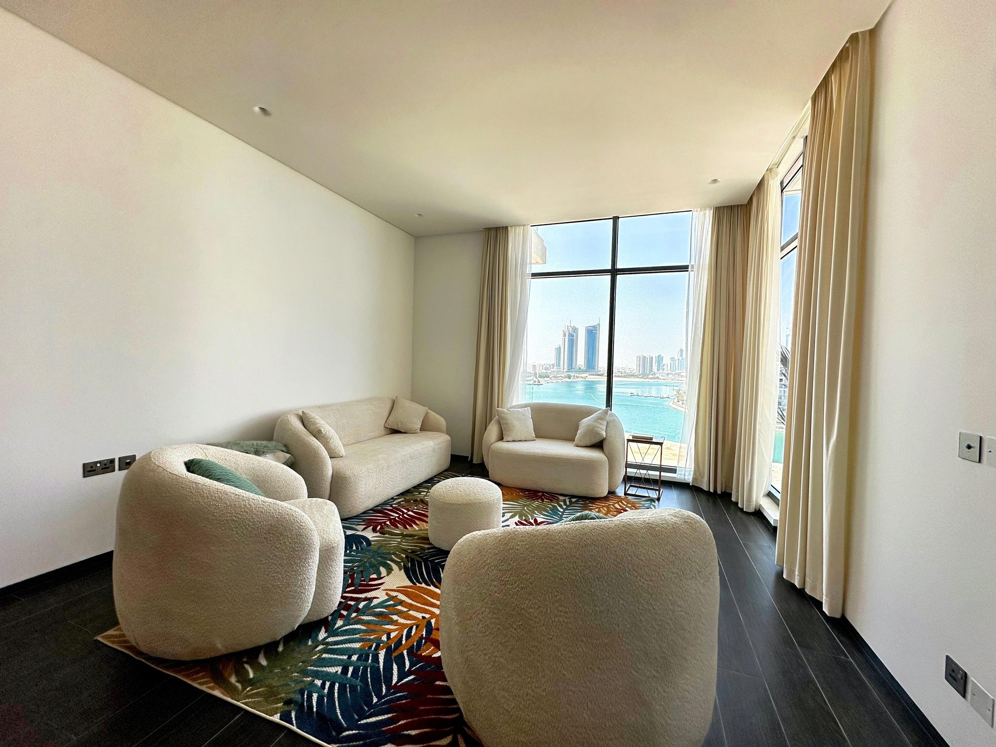 Two Bedroom Flat with Private Pool and Garden