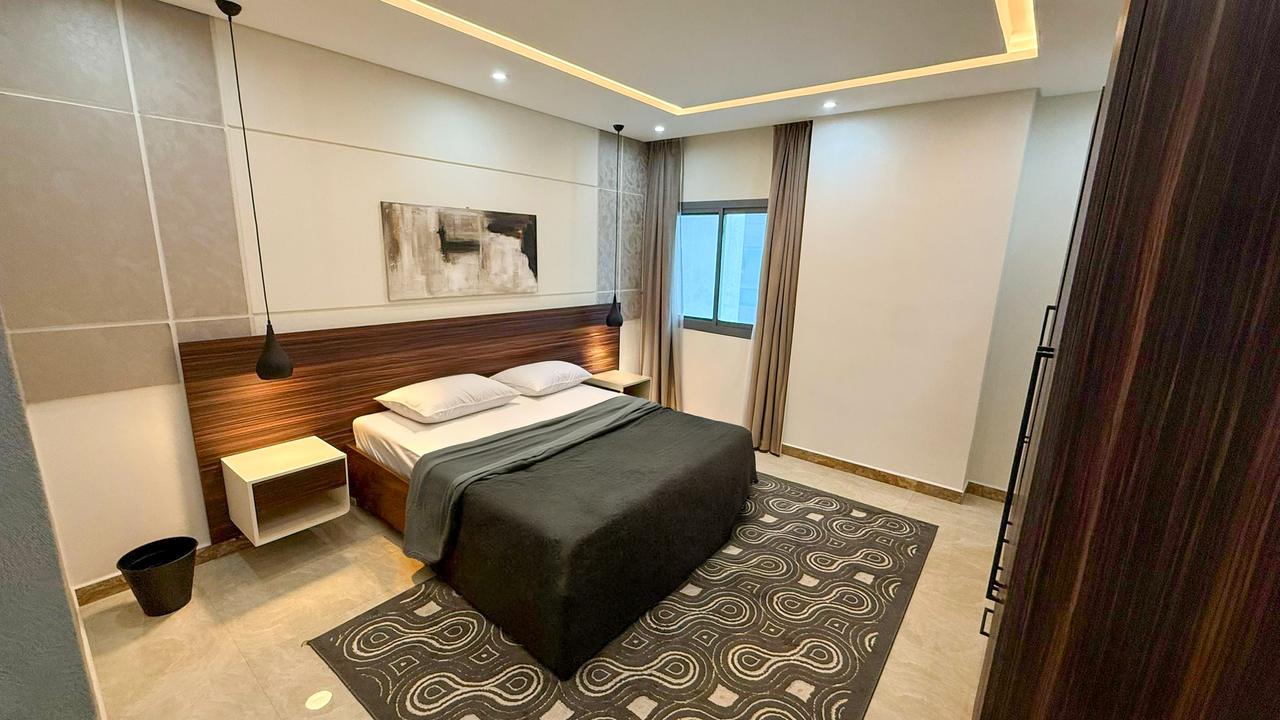 1 Bedroom Flat with Pool and Gym Access