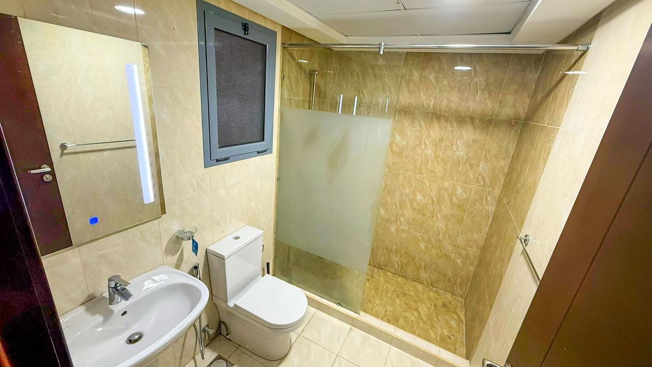 1 Bedroom Flat with Pool and Gym Access