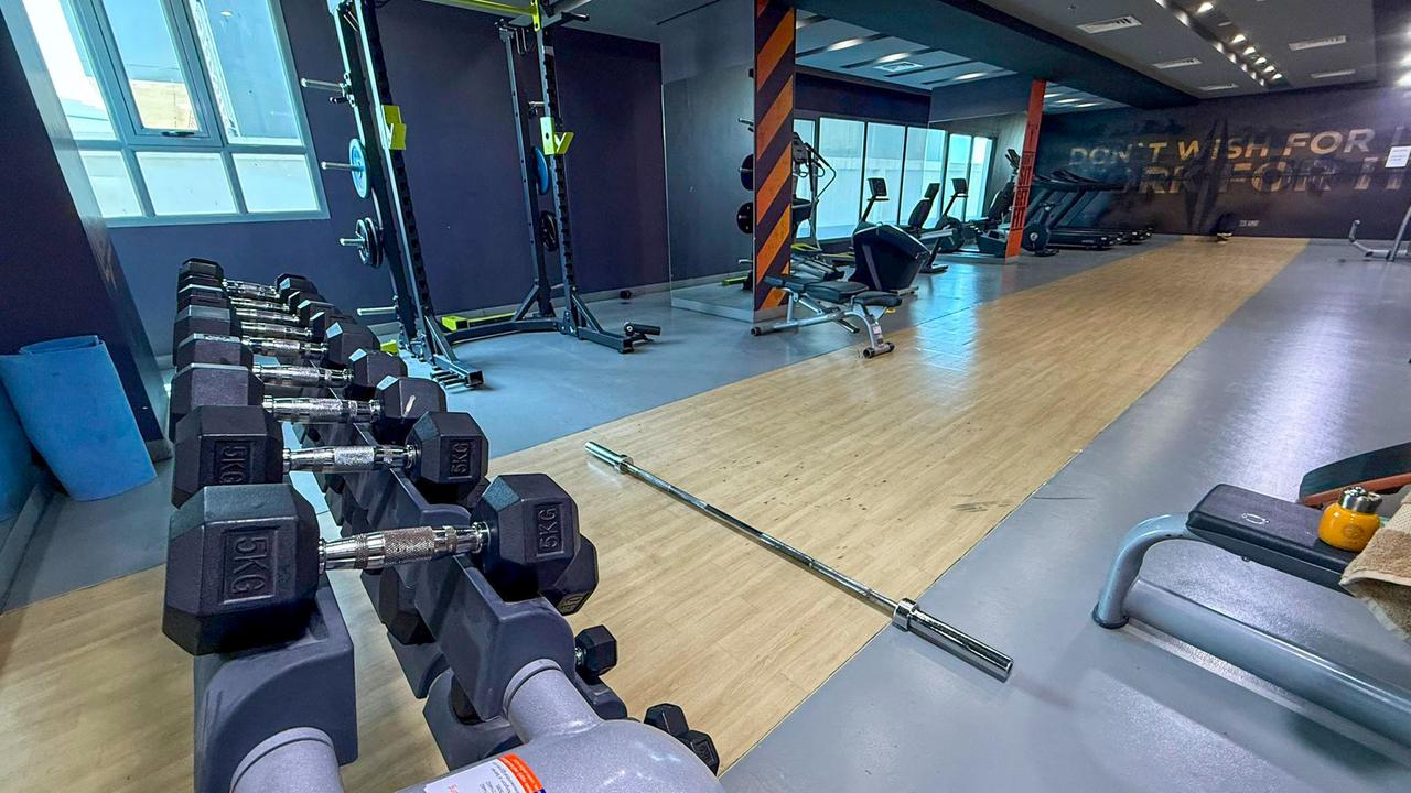1 Bedroom Flat with Pool and Gym Access