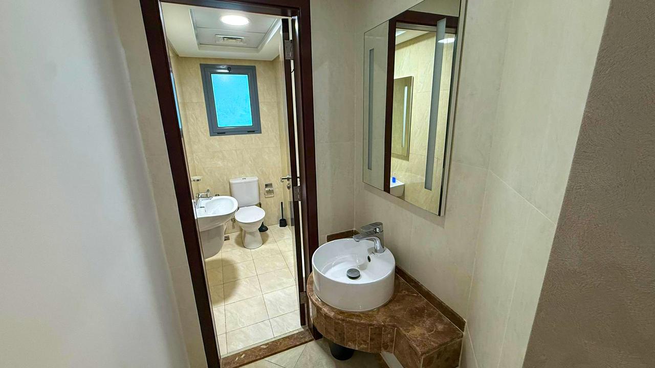 1 Bedroom Flat with Pool and Gym Access