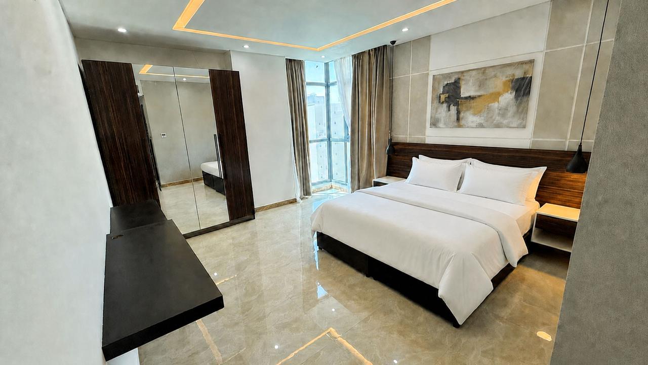 2-Bedroom Flat with Pool and Gym Access