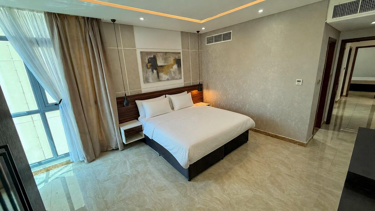 2-Bedroom Flat with Pool and Gym Access