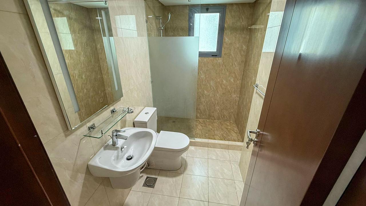 2-Bedroom Flat with Pool and Gym Access