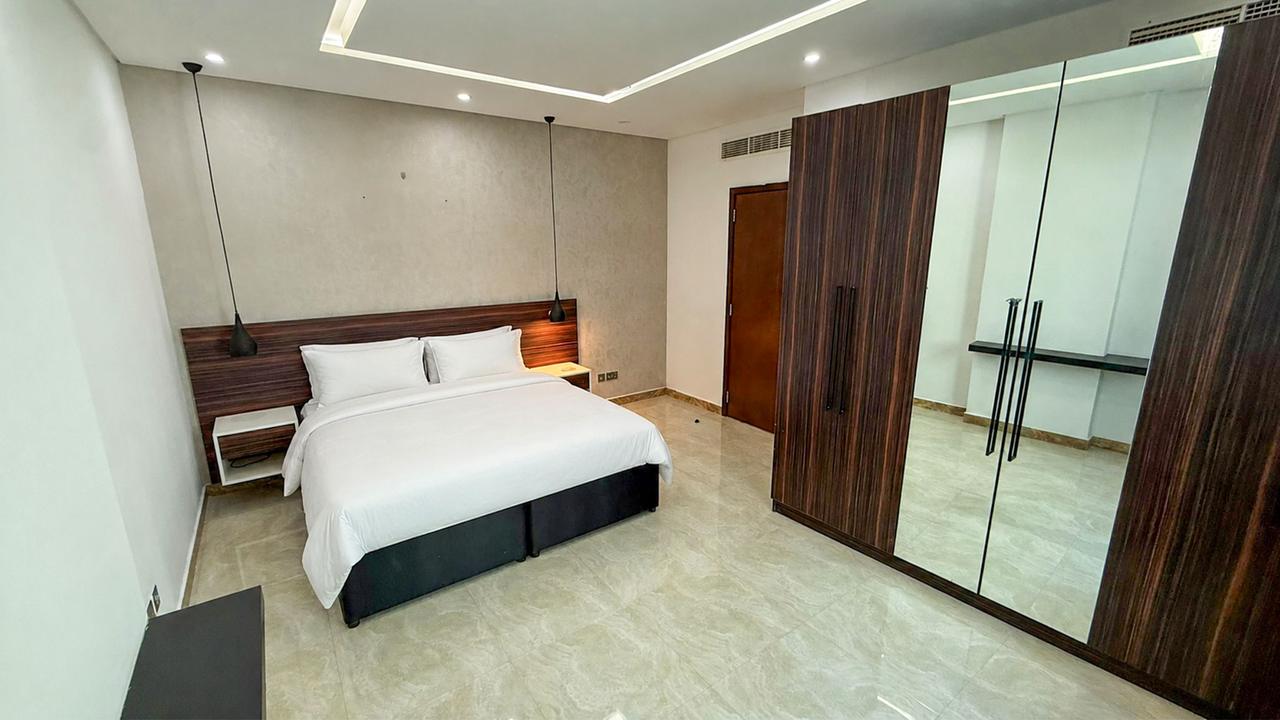 2-Bedroom Flat with Pool and Gym Access