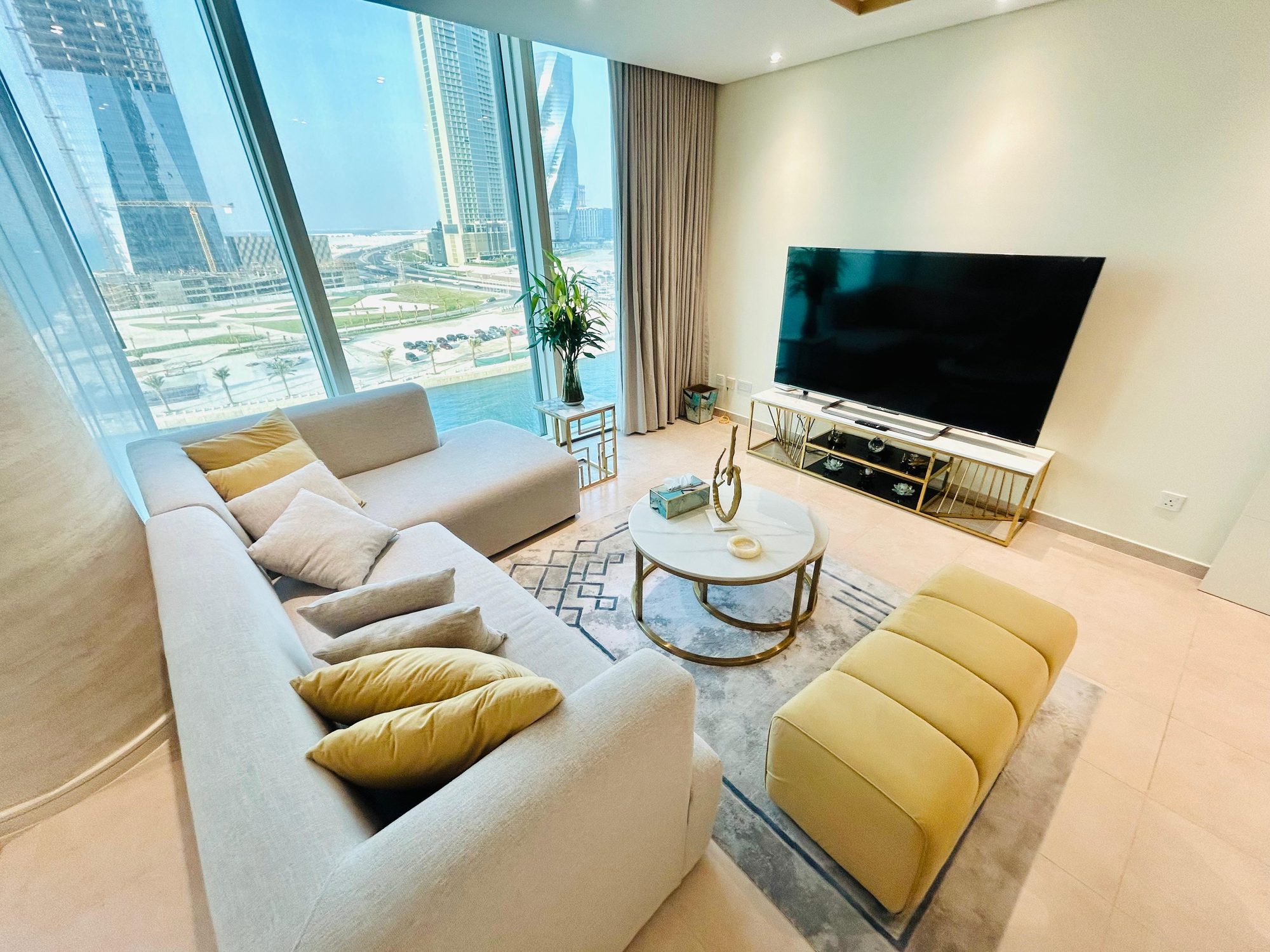 Two-Bedroom Apartment with Shared Pool and Gym
