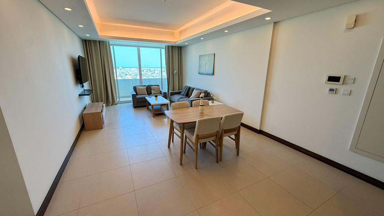 2-Bedroom Flat with Pool and Gym Access