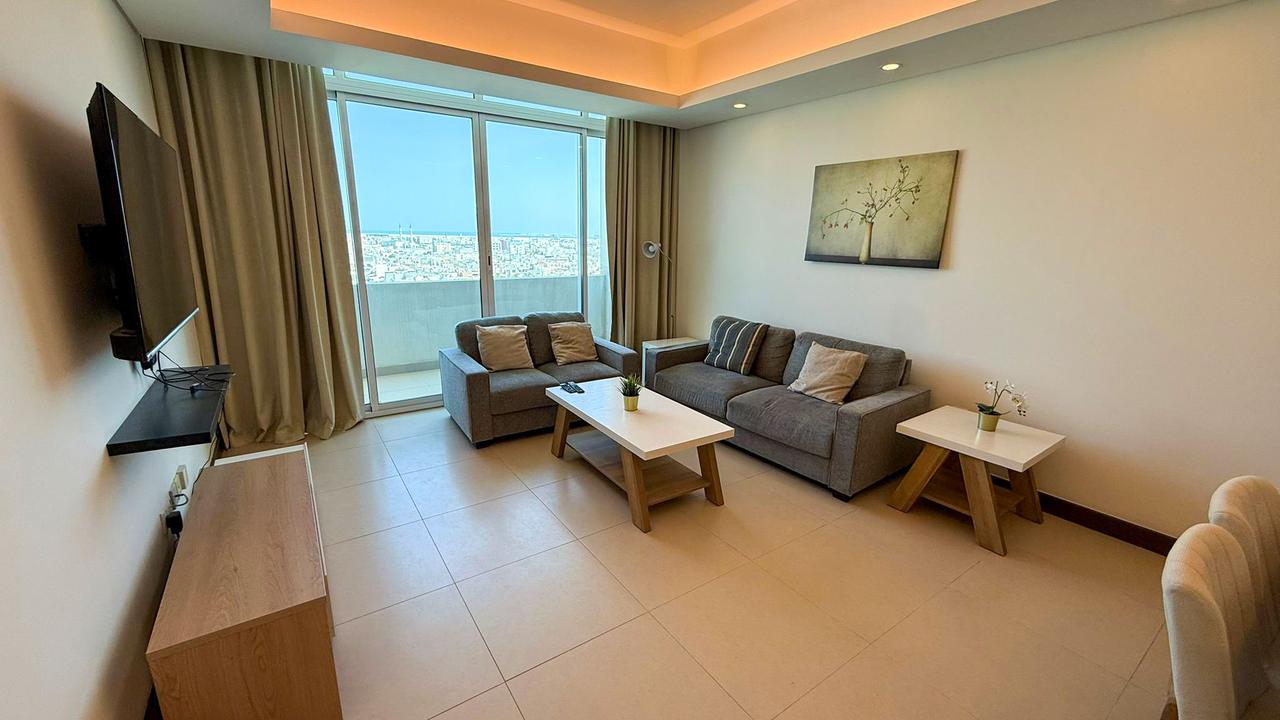 2-Bedroom Flat with Pool and Gym Access