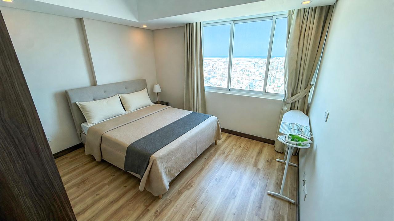2-Bedroom Flat with Pool and Gym Access