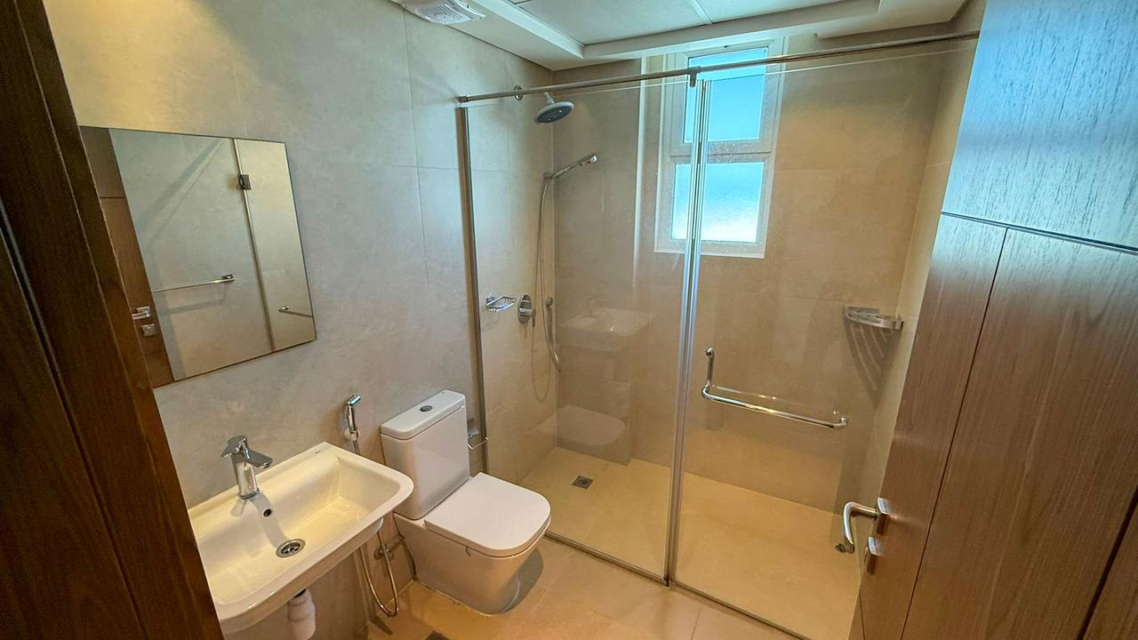 2-Bedroom Flat with Pool and Gym Access