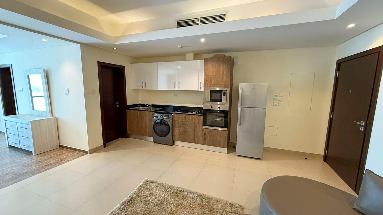 One-Bedroom Apartment with Pool and Gym
