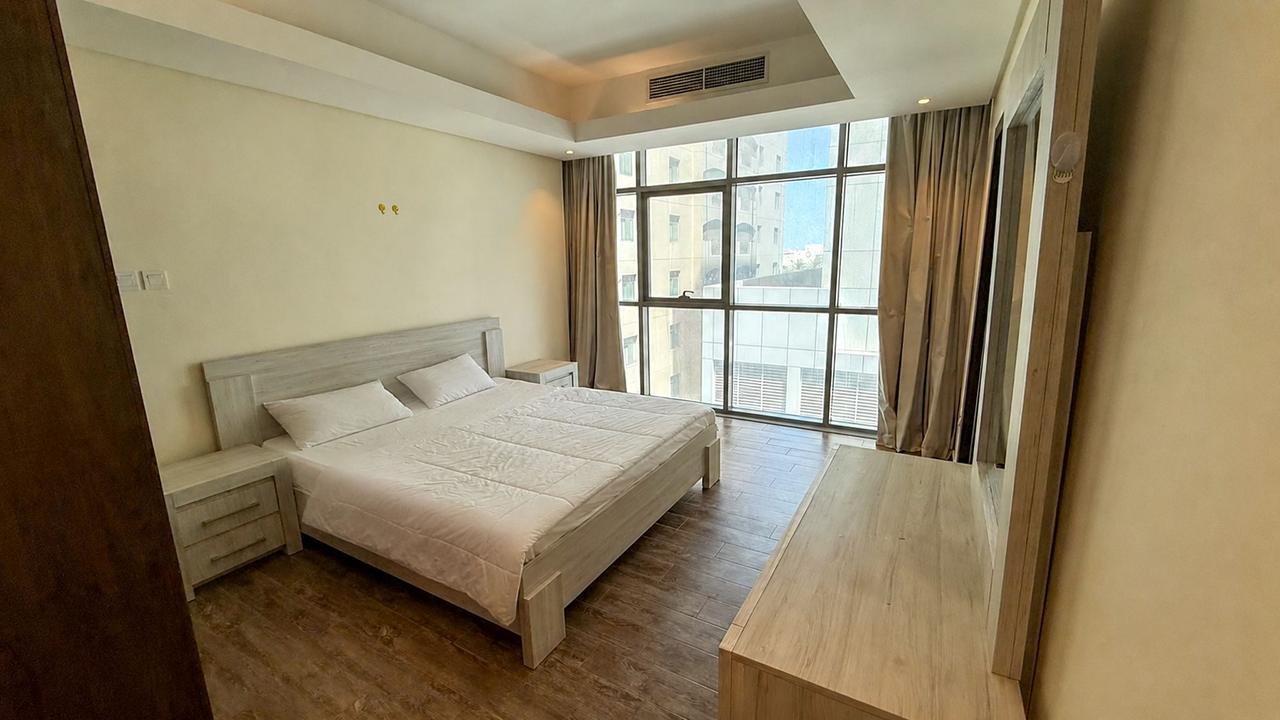 One-Bedroom Apartment with Pool and Gym