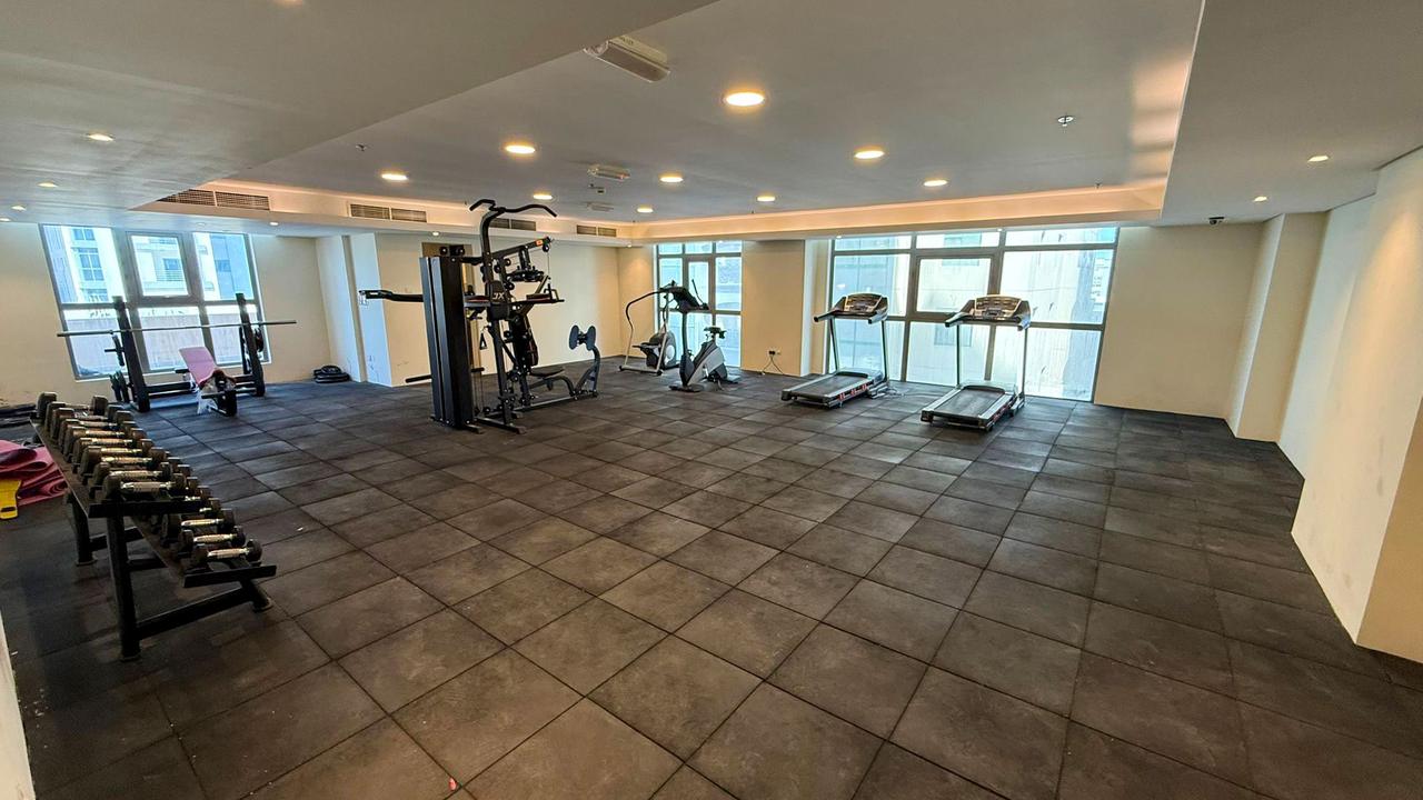 One-Bedroom Apartment with Pool and Gym