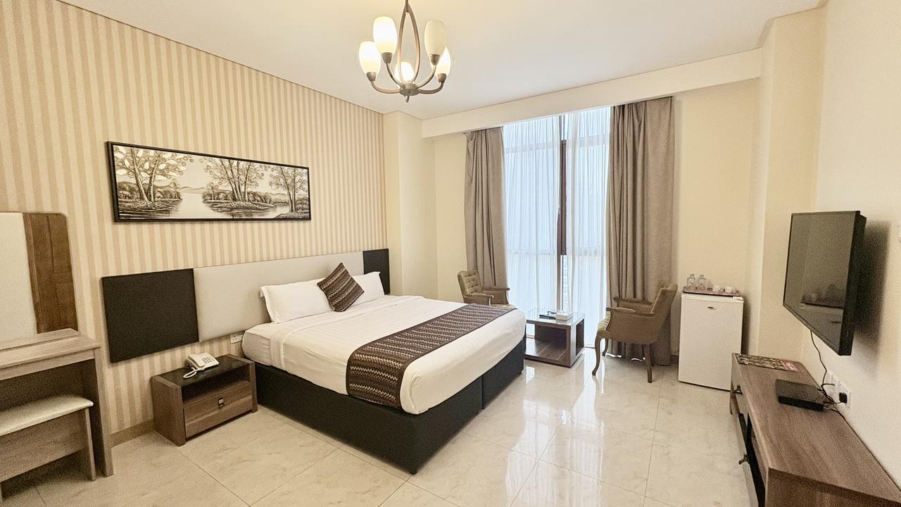 One-Bedroom Apartment with Pool and Gym Access