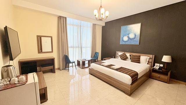 One-Bedroom Apartment with Pool and Gym Access