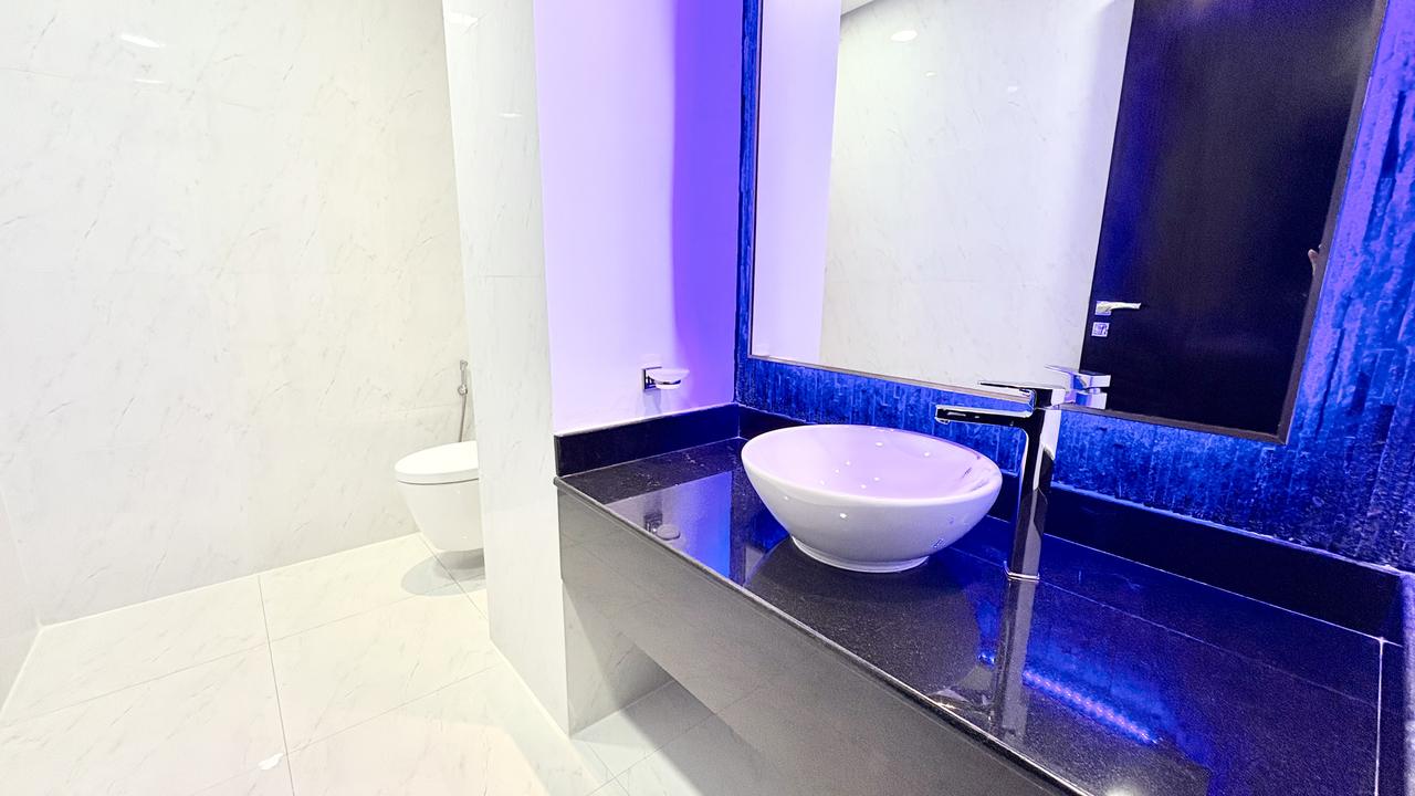 Three Bedroom Apartment with Private Pool and Gym